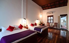 Sarang Paloh Heritage Stay